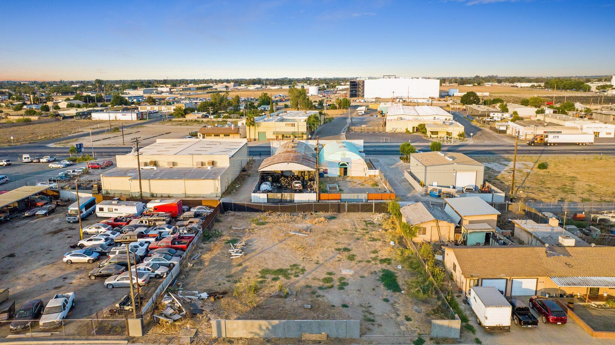1549 S K St, Tulare, CA 93274