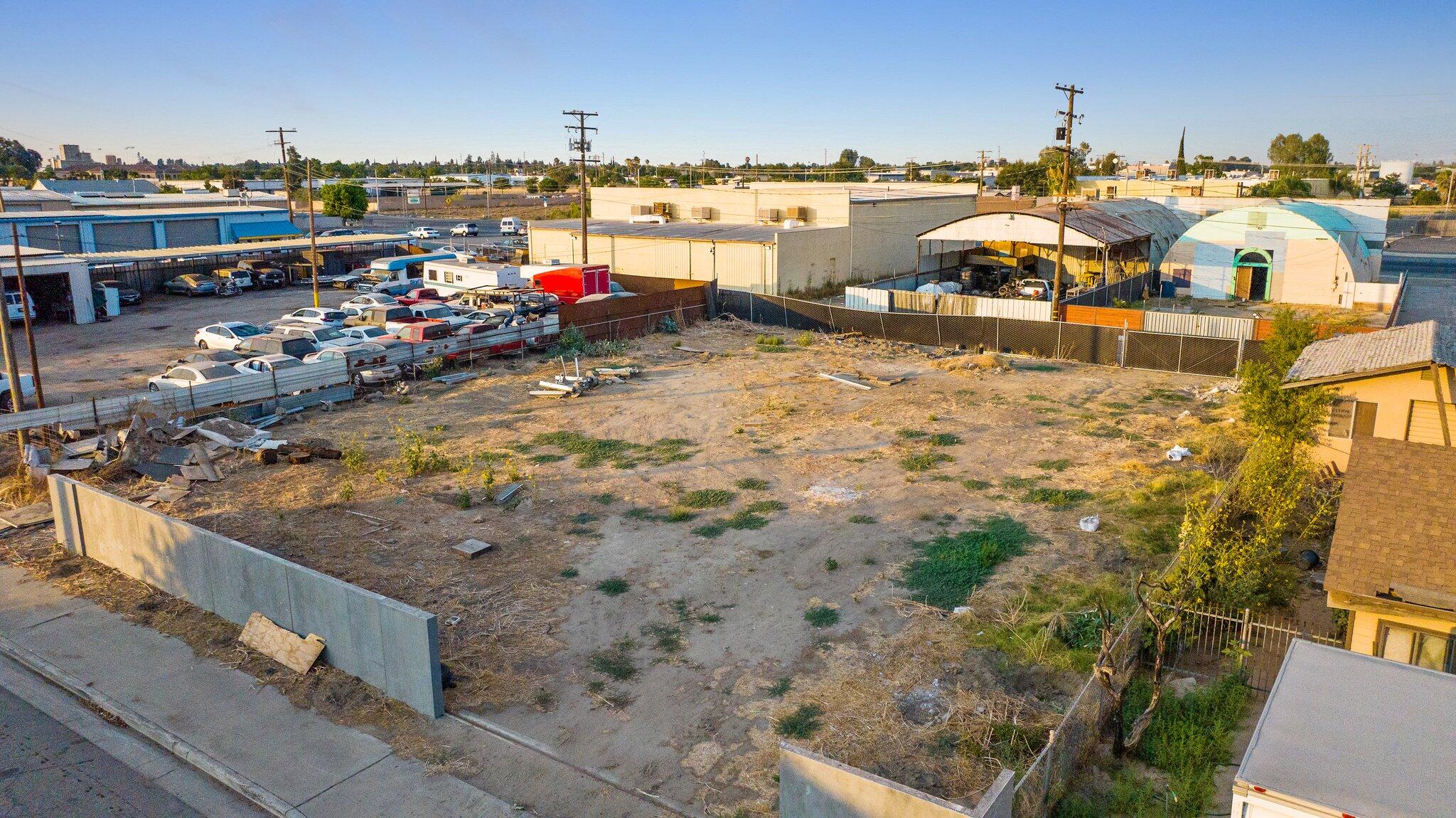 1549 S K St, Tulare, CA 93274