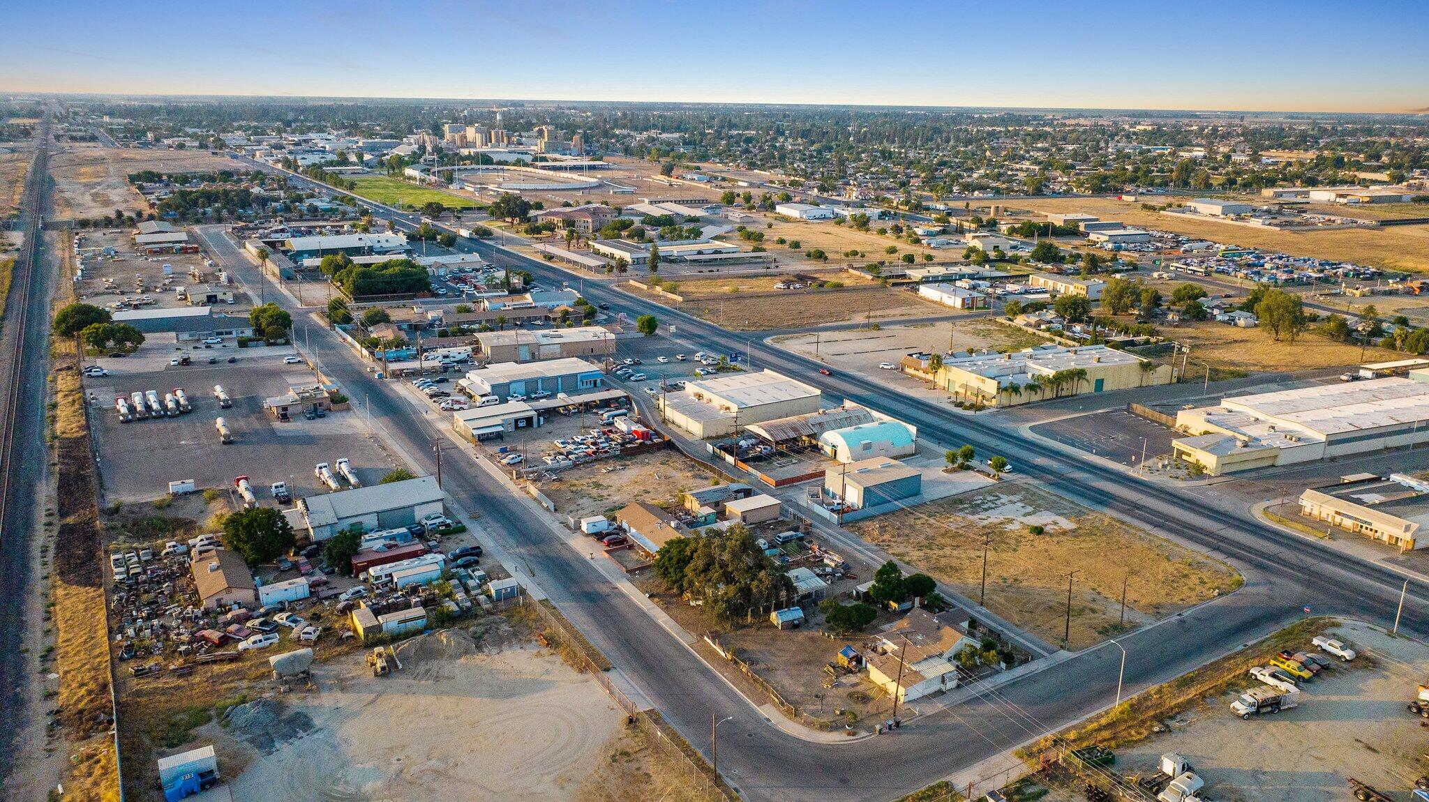 1549 S K St, Tulare, CA 93274