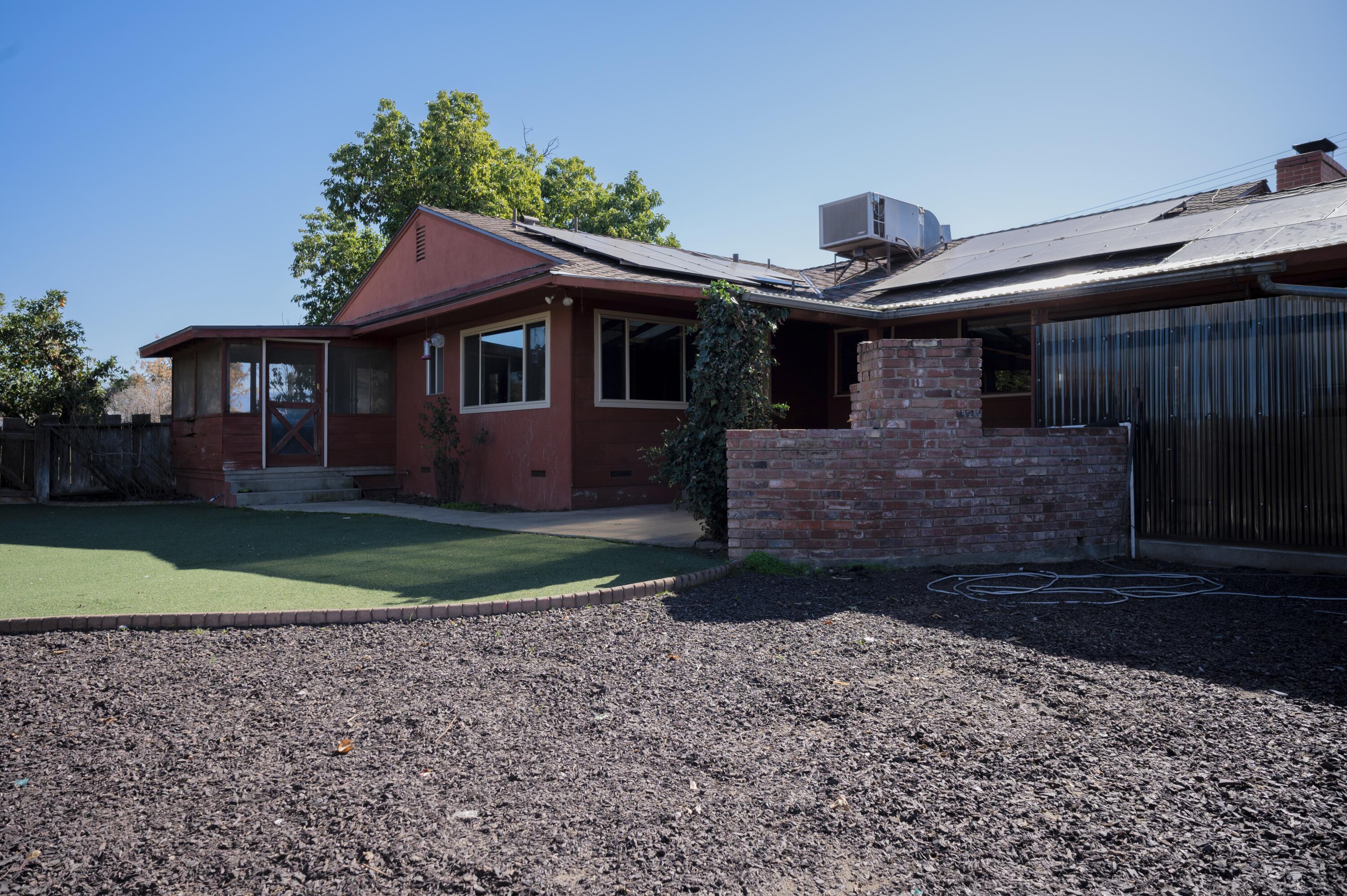 534 E Morton Ave, Porterville, CA 93257