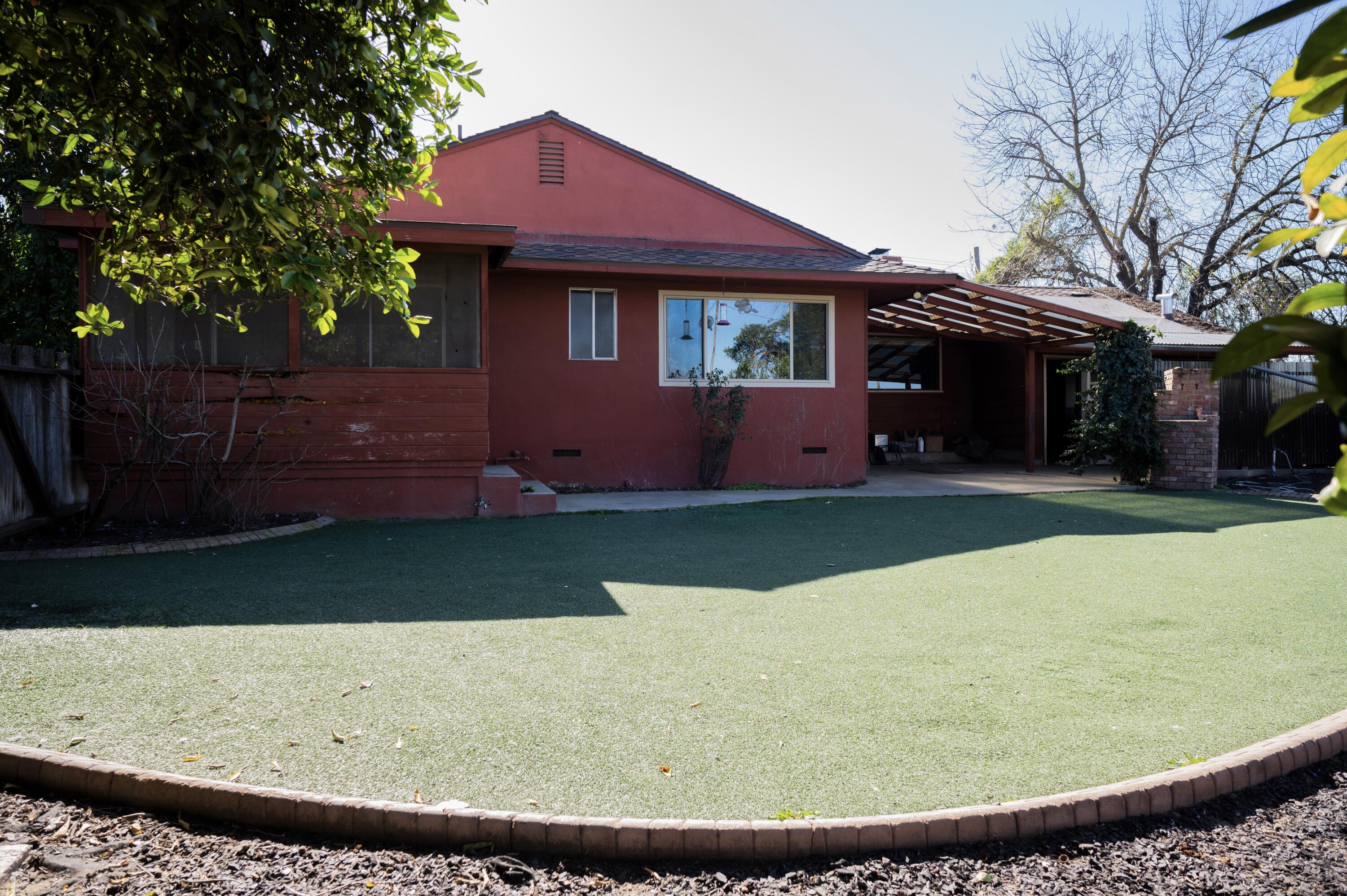 534 E Morton Ave, Porterville, CA 93257