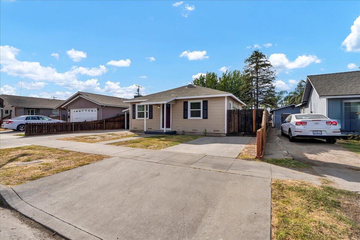 1015 Hall Ave, Corcoran, CA 93212
