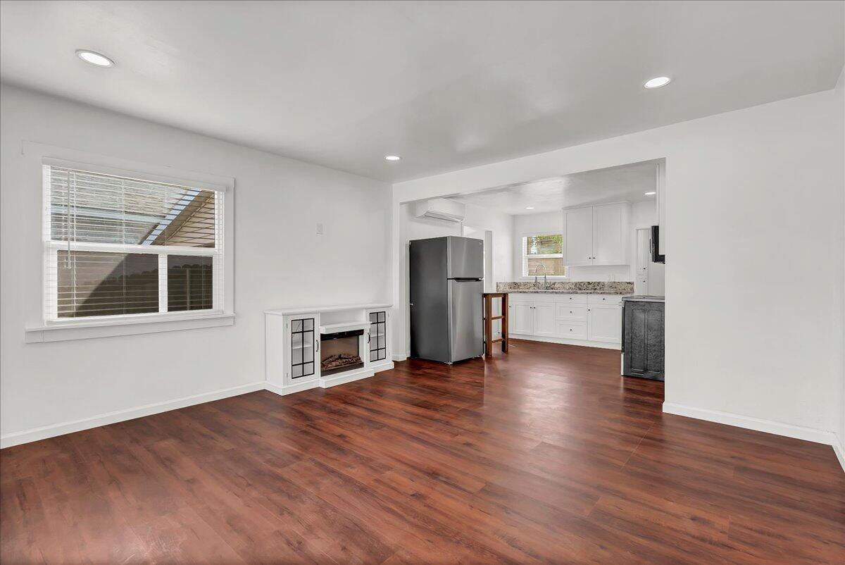 1015 Hall Ave, Corcoran, CA 93212