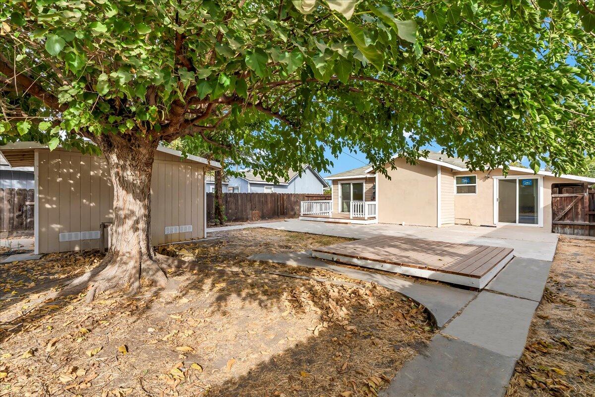 1015 Hall Ave, Corcoran, CA 93212