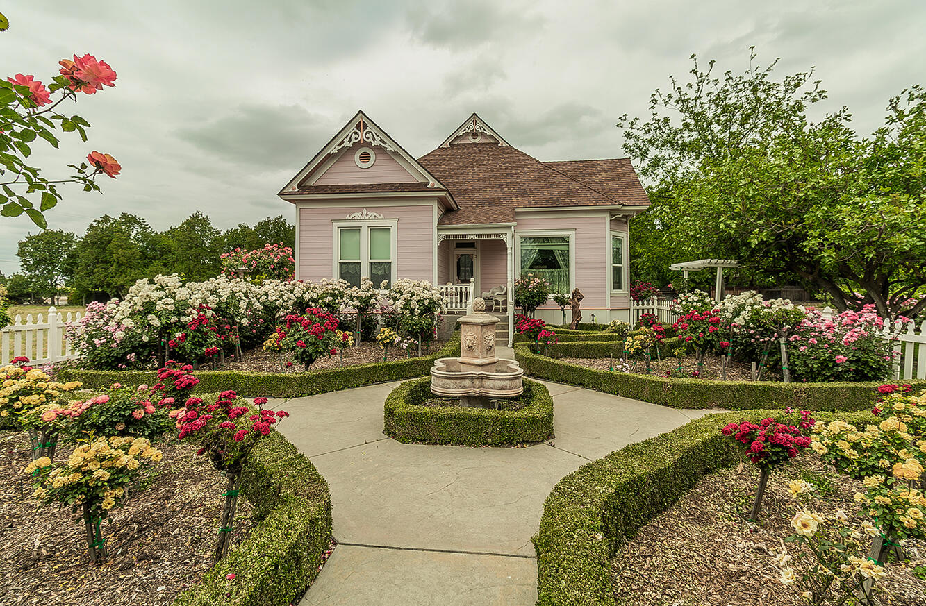 3680 S Newmark Ave, Sanger, CA 93657