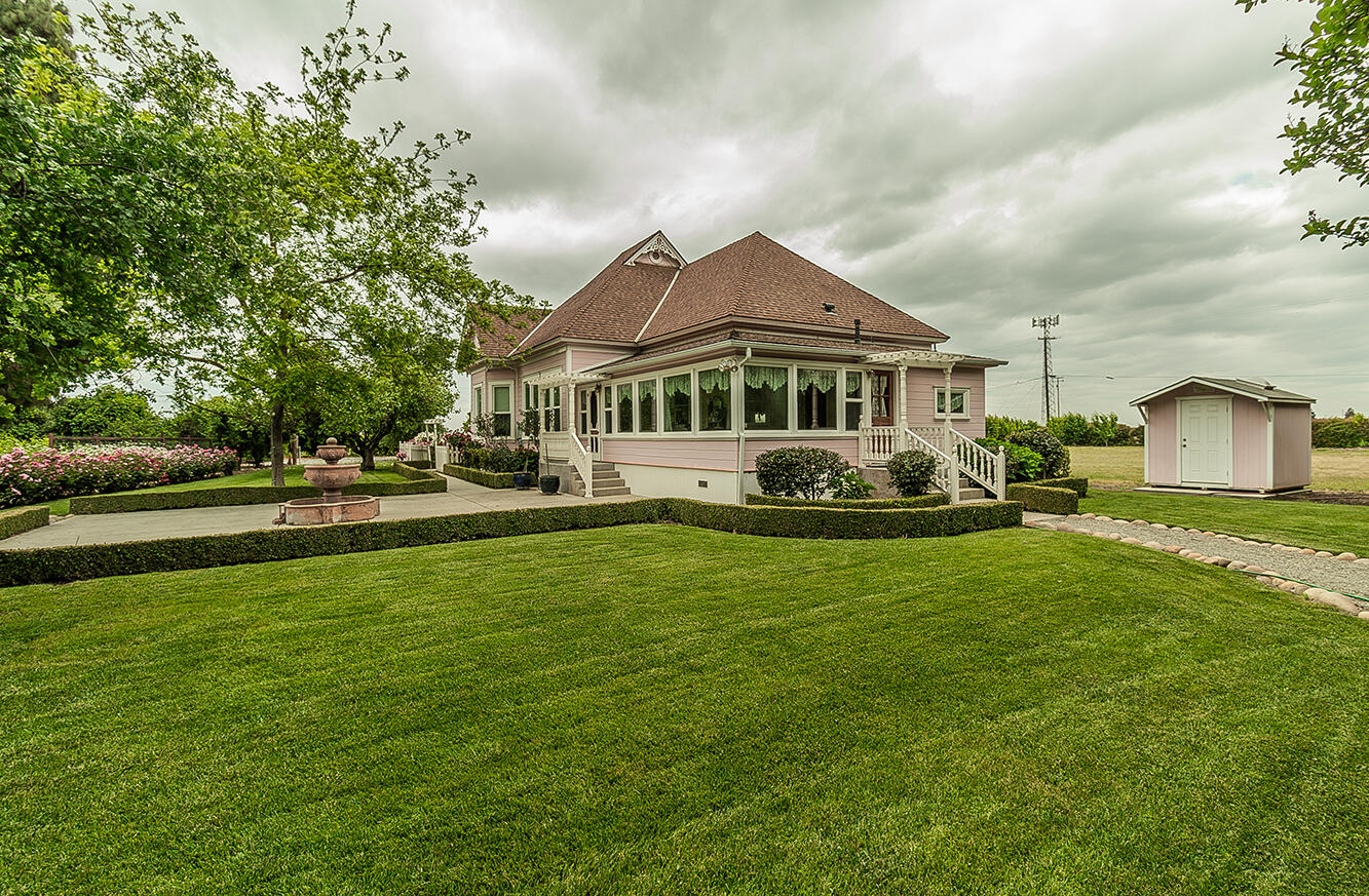 3680 S Newmark Ave, Sanger, CA 93657