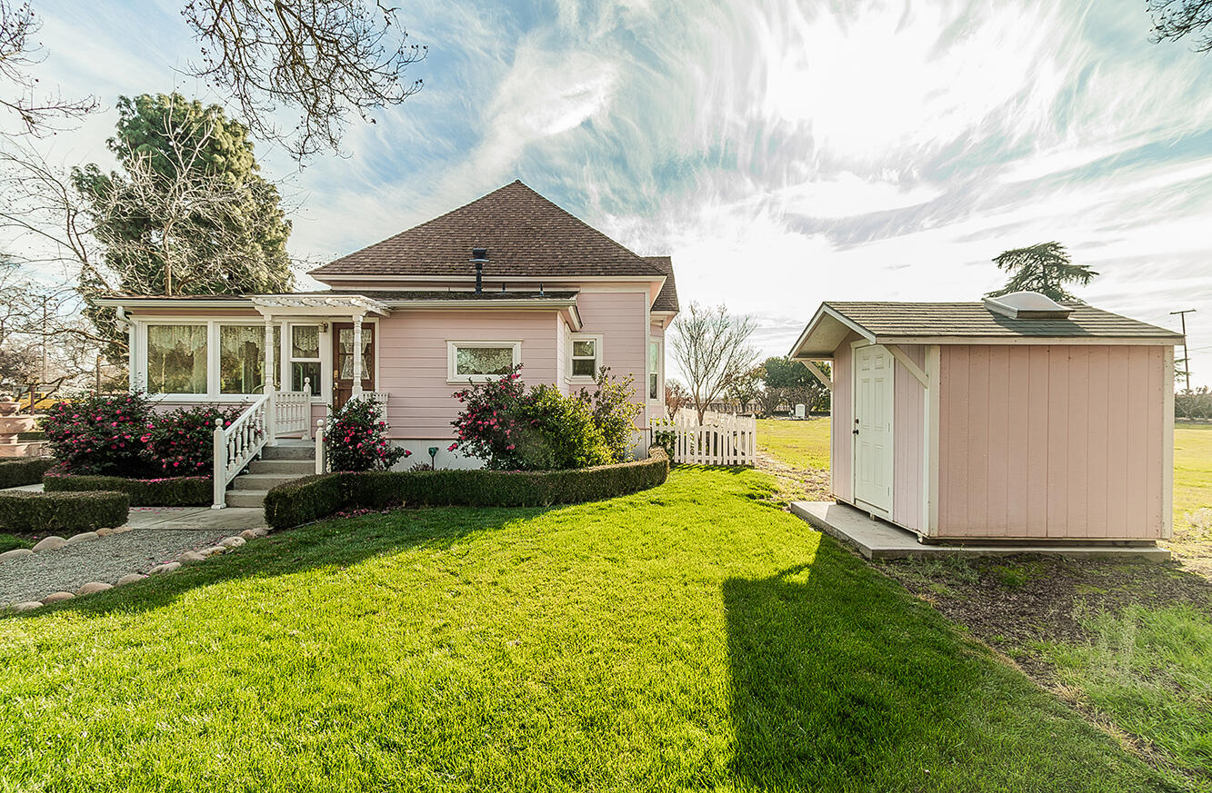 3680 S Newmark Ave, Sanger, CA 93657