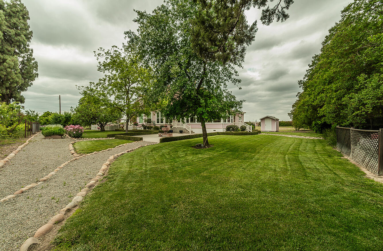 3680 S Newmark Ave, Sanger, CA 93657