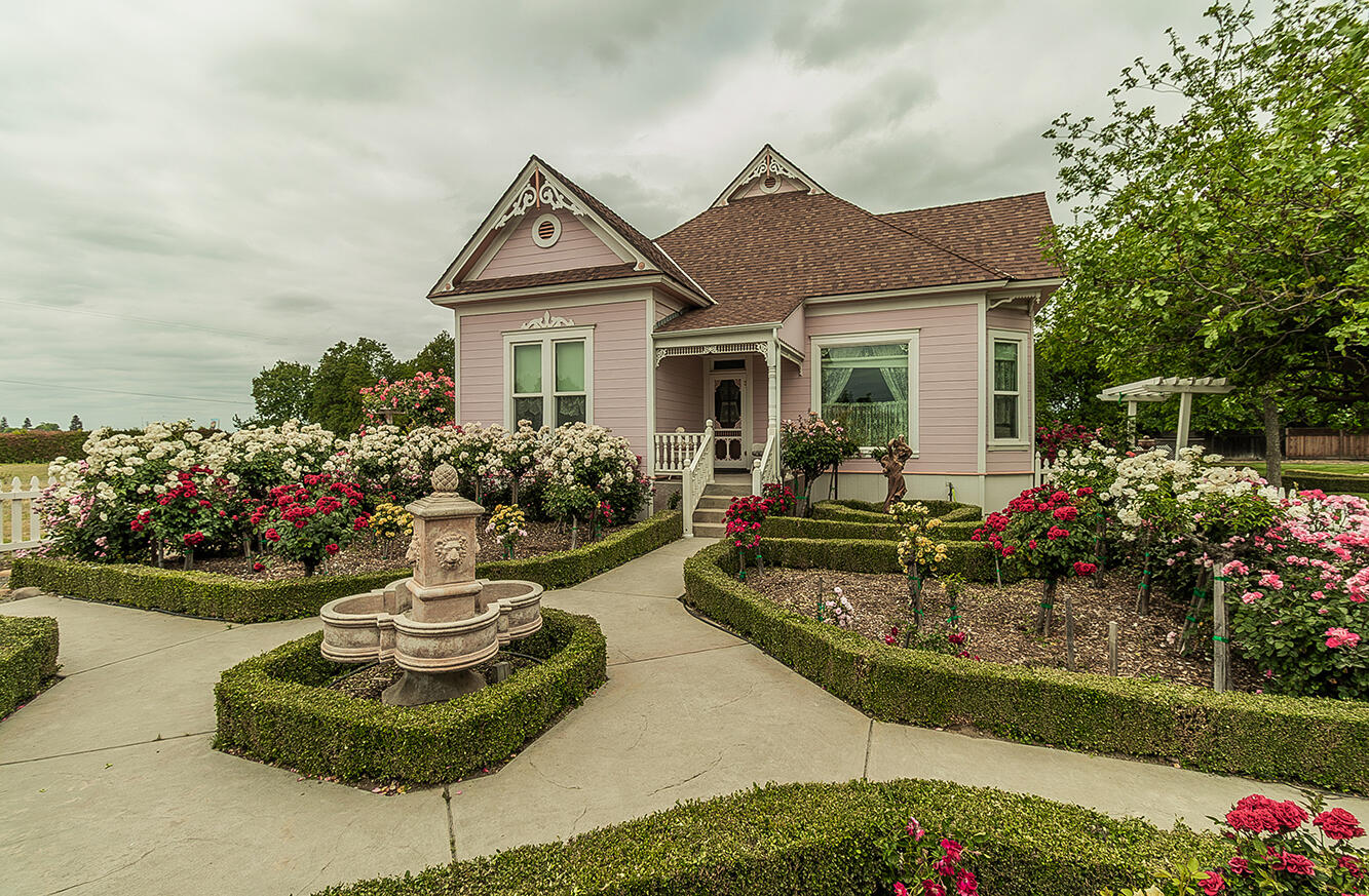 3680 S Newmark Ave, Sanger, CA 93657