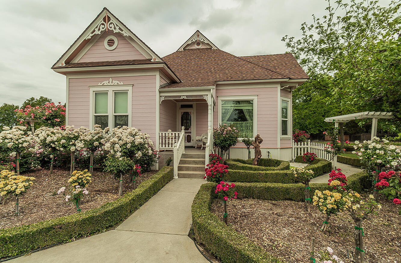 3680 S Newmark Ave, Sanger, CA 93657