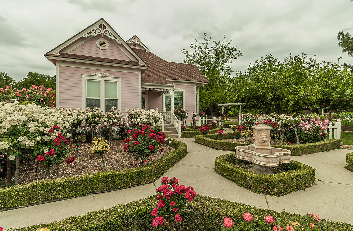 3680 S Newmark Ave, Sanger, CA 93657