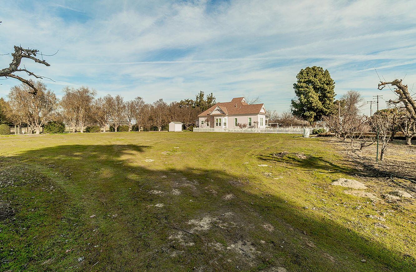 3680 S Newmark Ave, Sanger, CA 93657