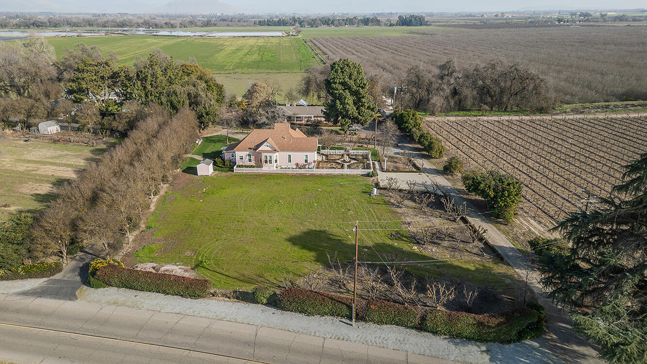 3680 S Newmark Ave, Sanger, CA 93657
