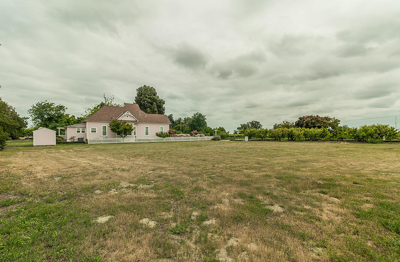 3680 S Newmark Ave, Sanger, CA 93657