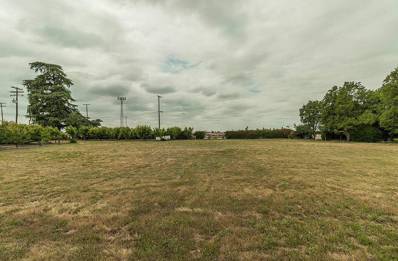 3680 S Newmark Ave, Sanger, CA 93657