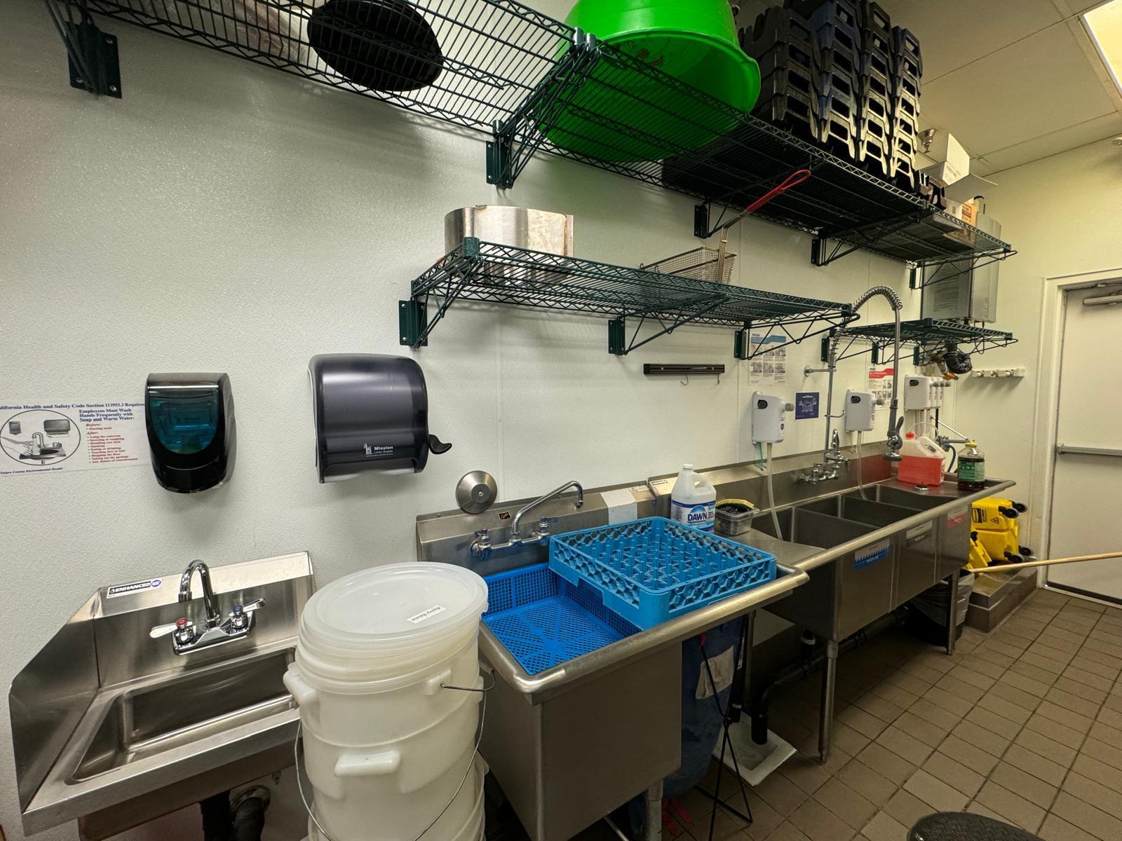 3918 S Mooney Blvd, Visalia, CA 93277