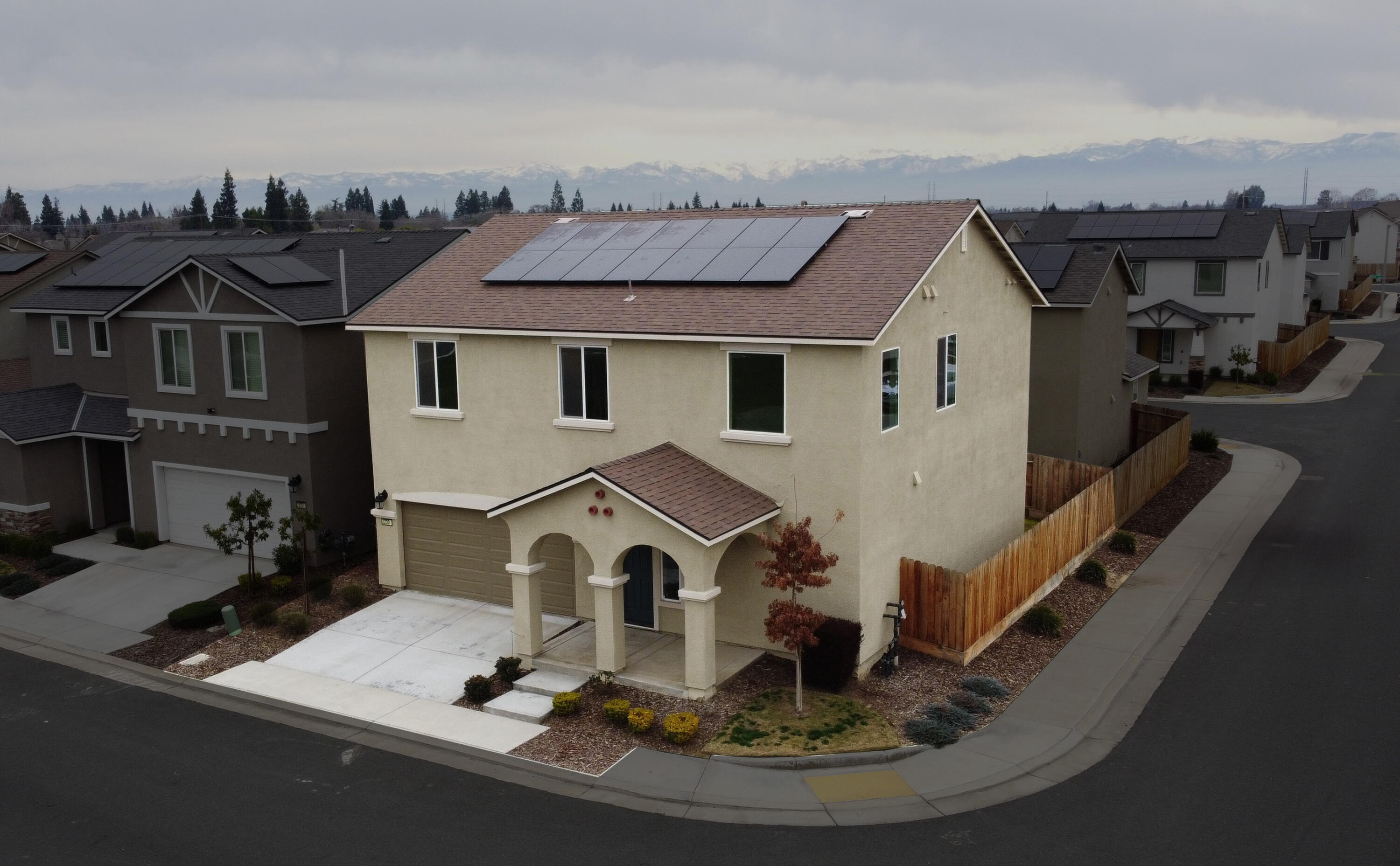 2230 S Velie St, Visalia, CA 93292