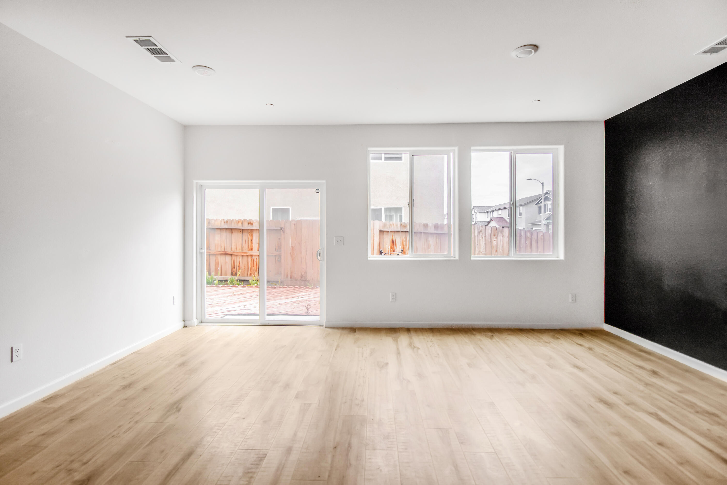 2230 S Velie St, Visalia, CA 93292