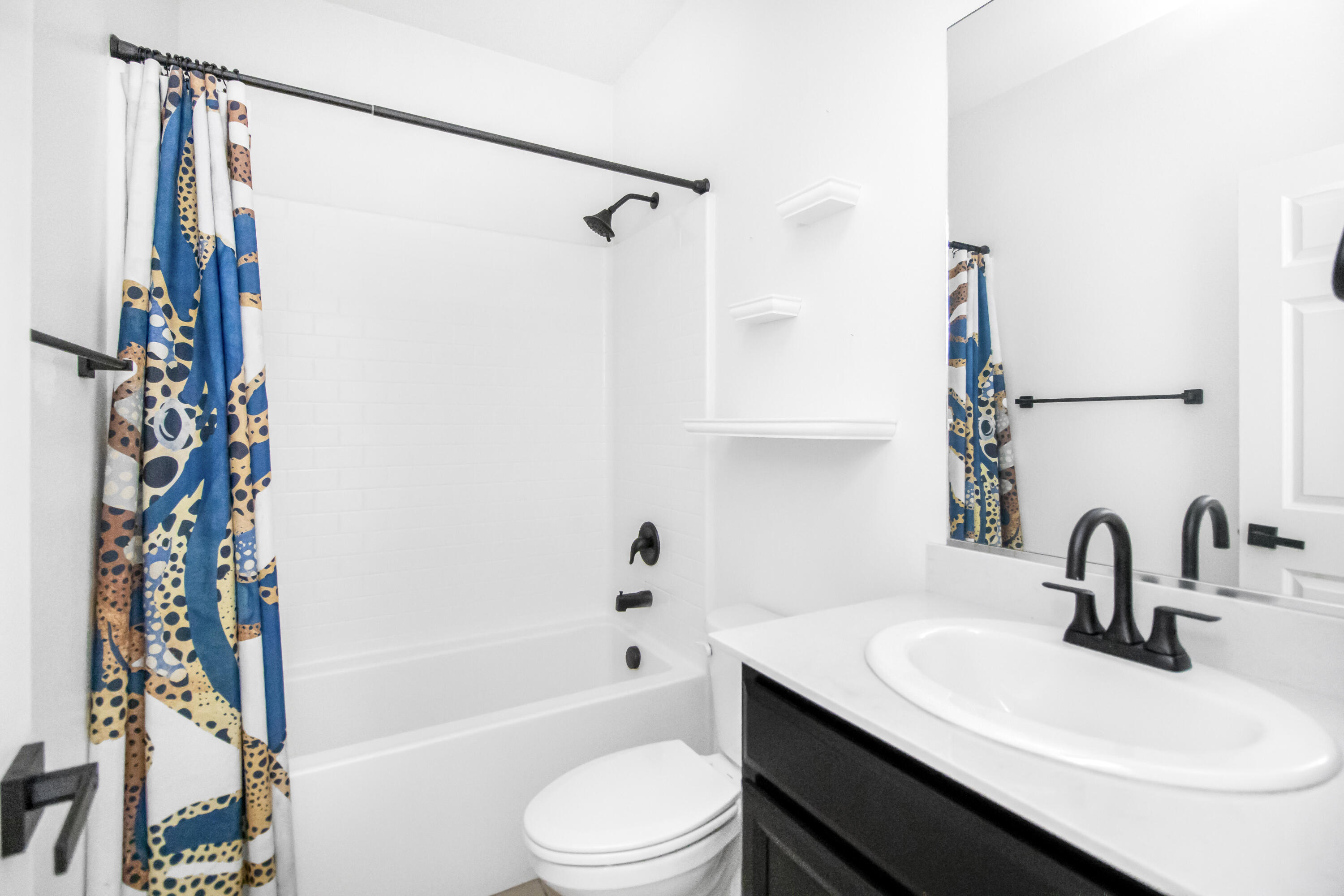 2230 S Velie St, Visalia, CA 93292