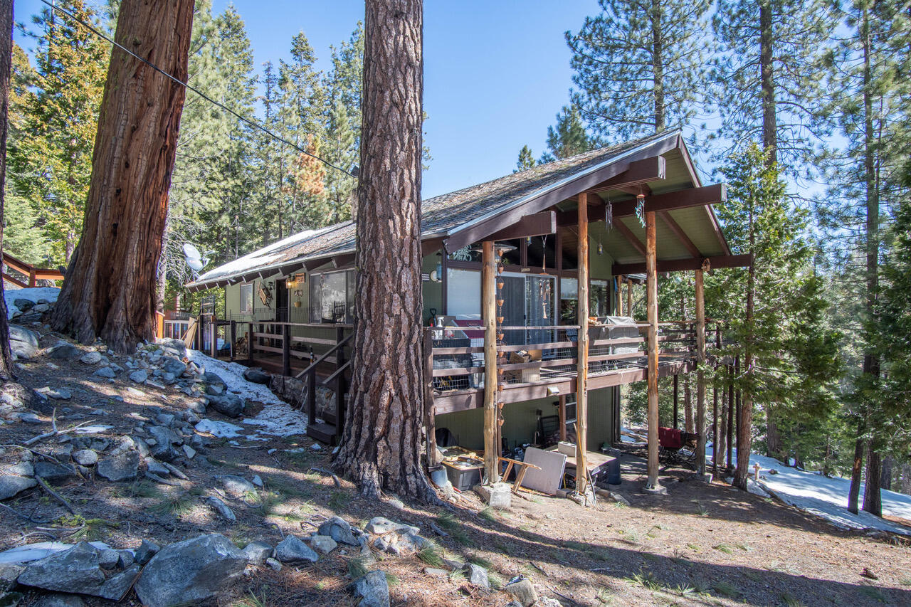 57524 Crest Dr, Springville, CA 93265