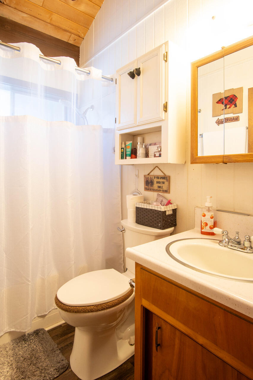 57524 Crest Dr, Springville, CA 93265