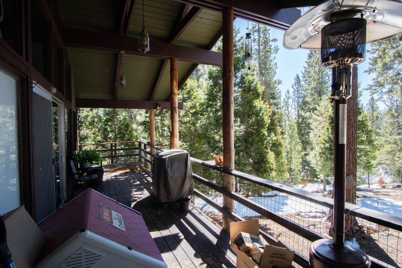 57524 Crest Dr, Springville, CA 93265