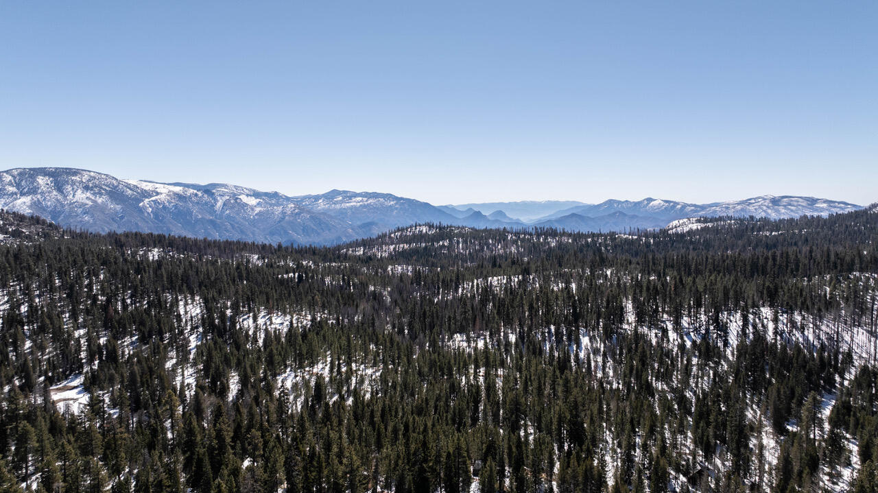 57524 Crest Dr, Springville, CA 93265