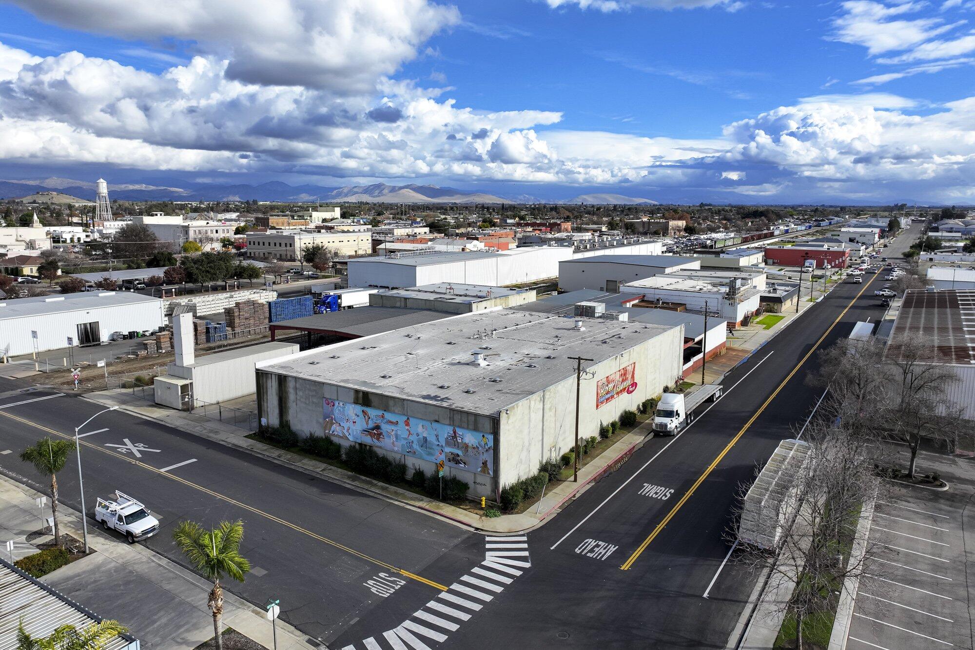 200 N Uruapan Way, Dinuba, CA 93618