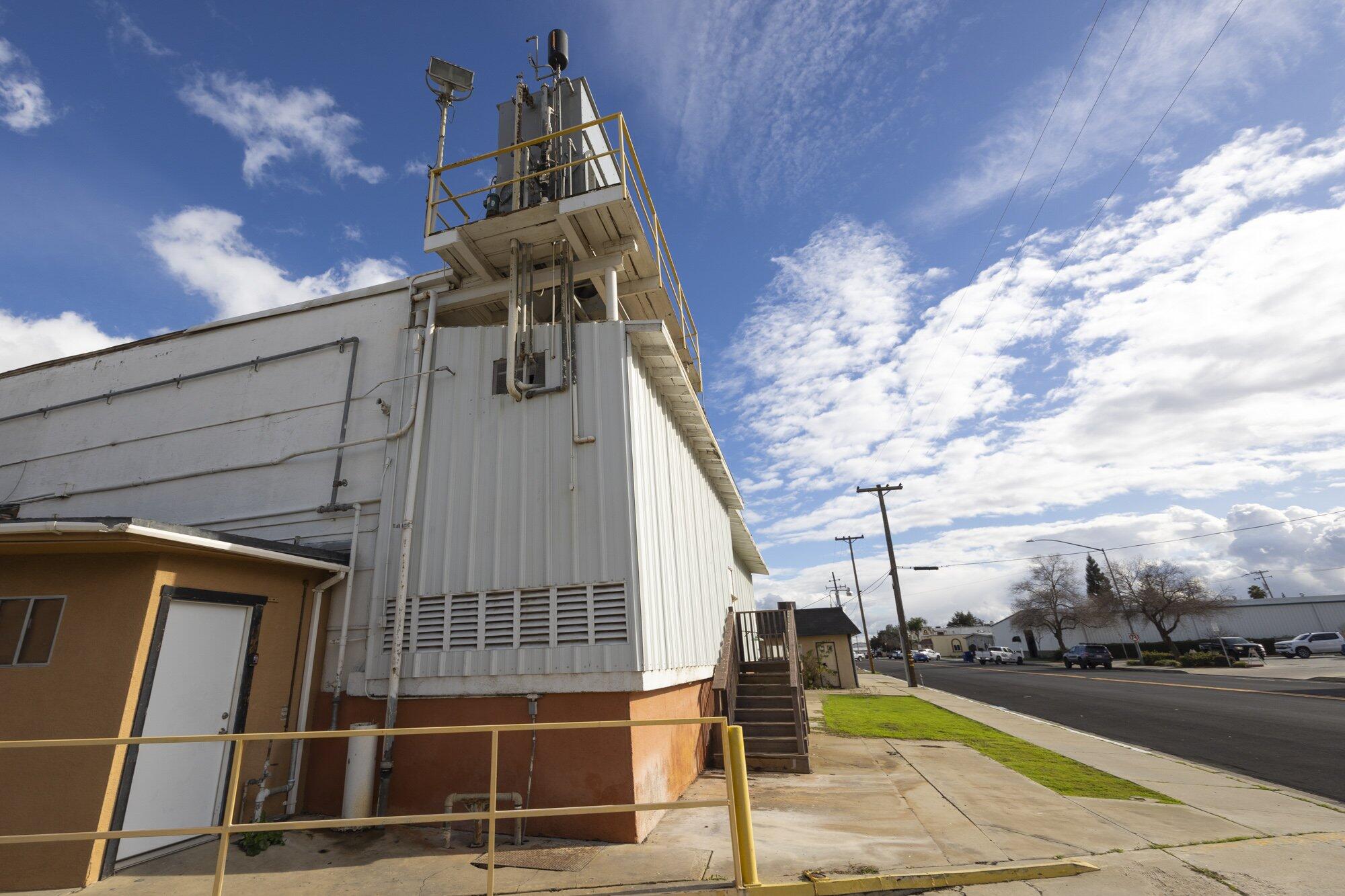 200 N Uruapan Way, Dinuba, CA 93618