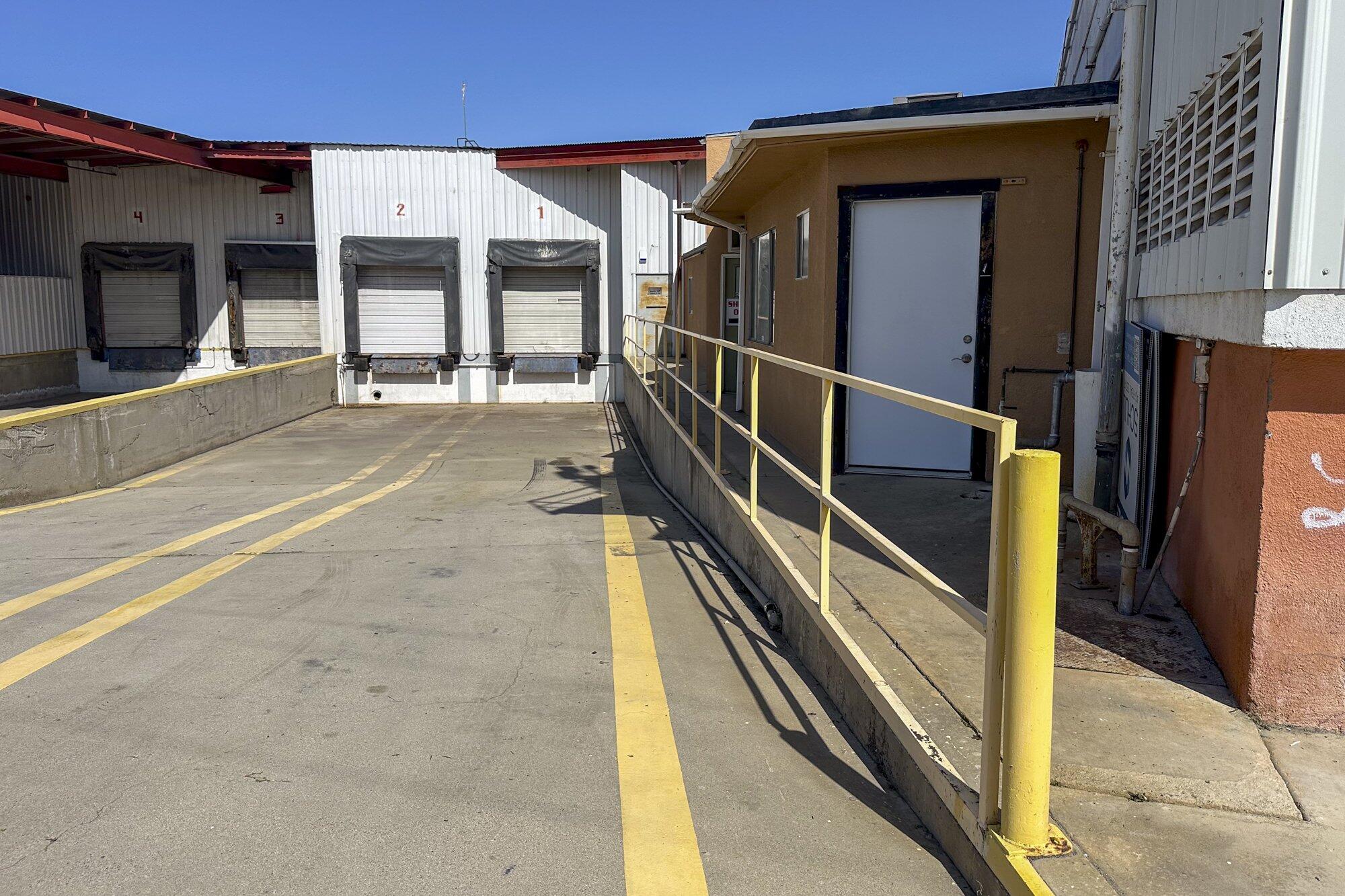 200 N Uruapan Way, Dinuba, CA 93618