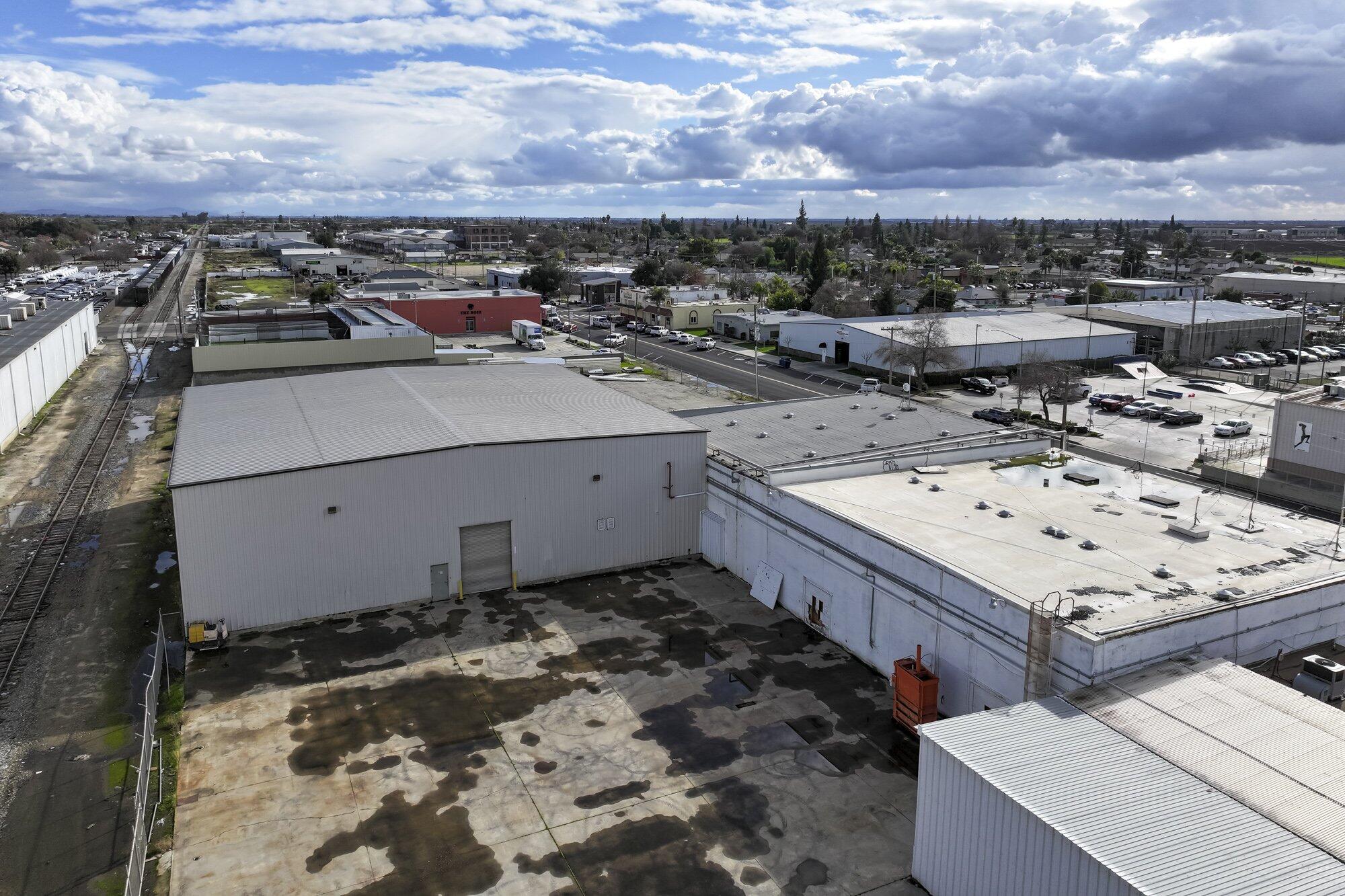 200 N Uruapan Way, Dinuba, CA 93618