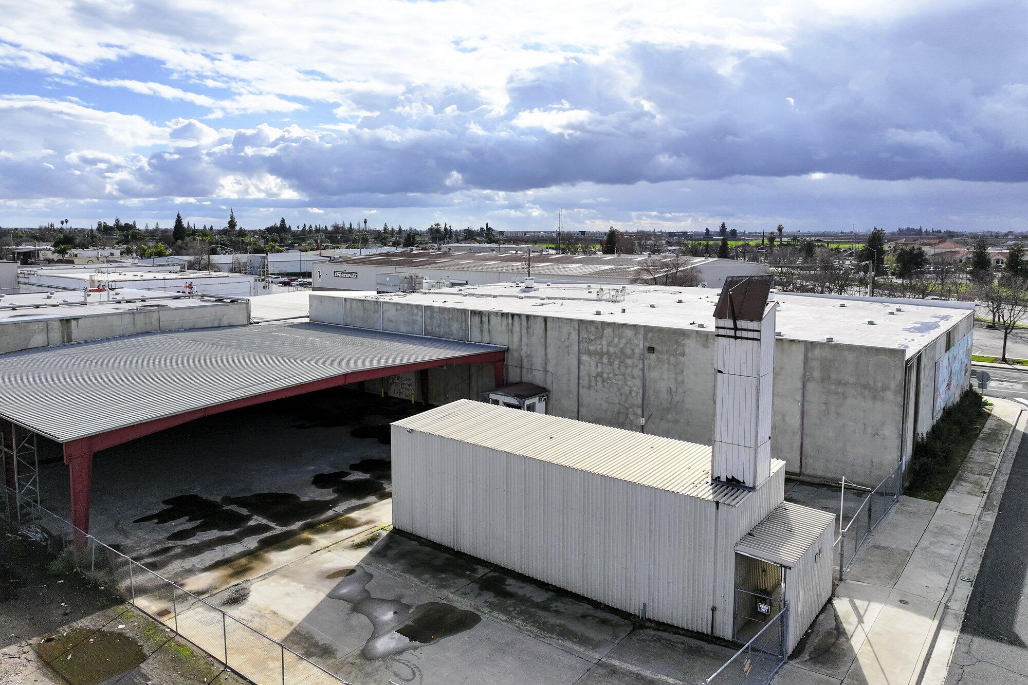 200 N Uruapan Way, Dinuba, CA 93618