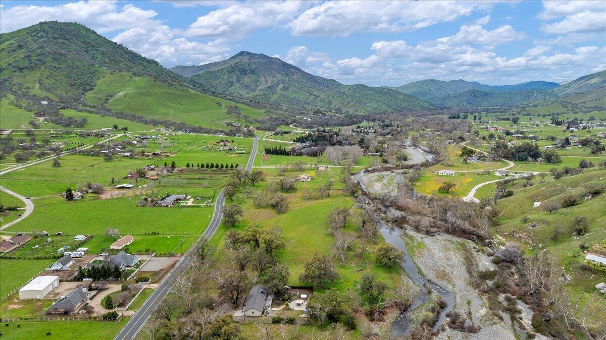 6102 Elwood Rd, Sanger, CA 93657