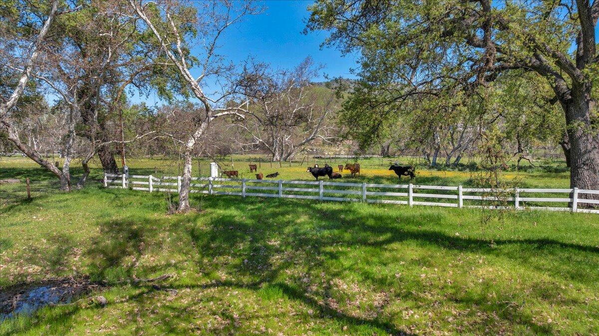 6102 Elwood Rd, Sanger, CA 93657