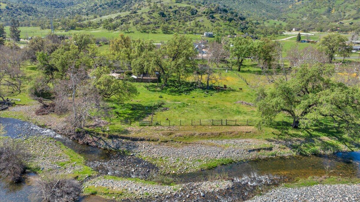 6102 Elwood Rd, Sanger, CA 93657