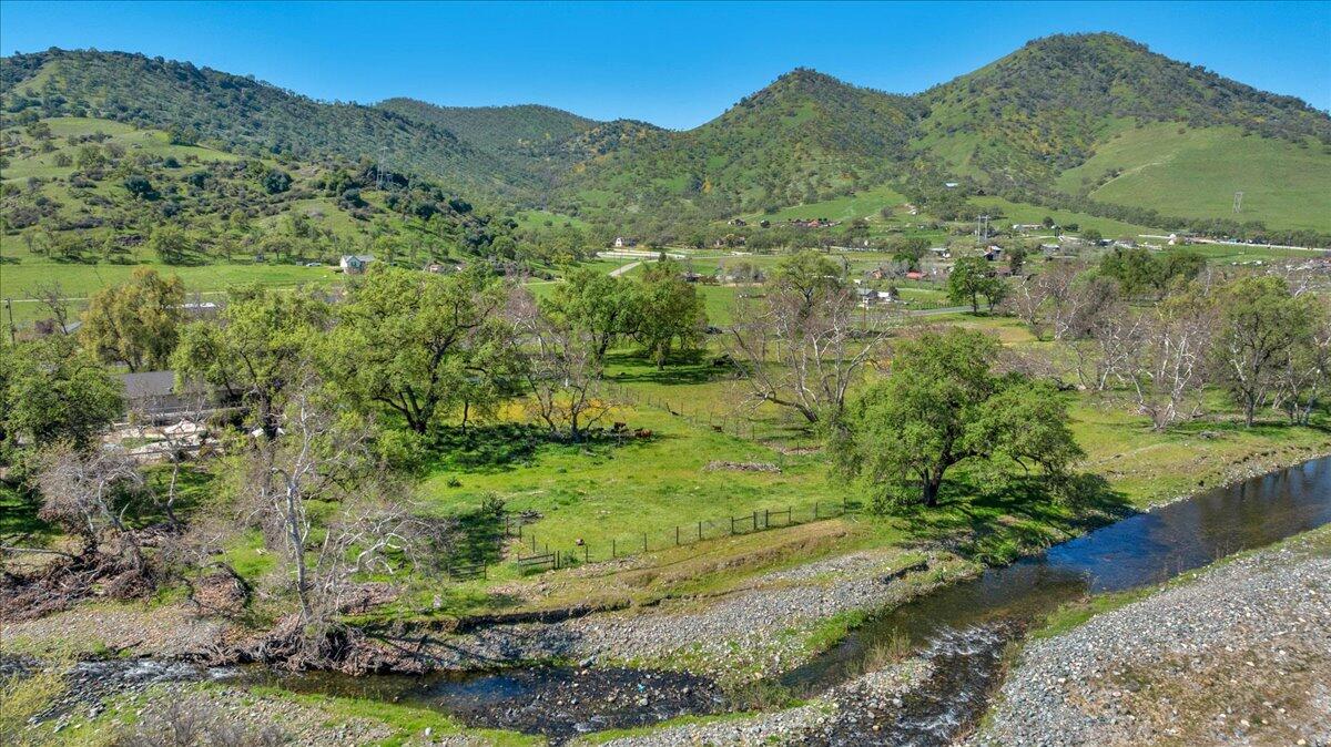 6102 Elwood Rd, Sanger, CA 93657