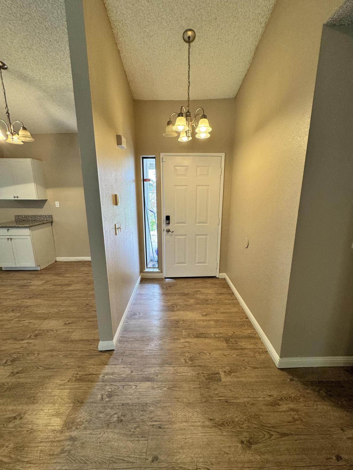 1563 Glenwood Ave, Tulare, CA 93274