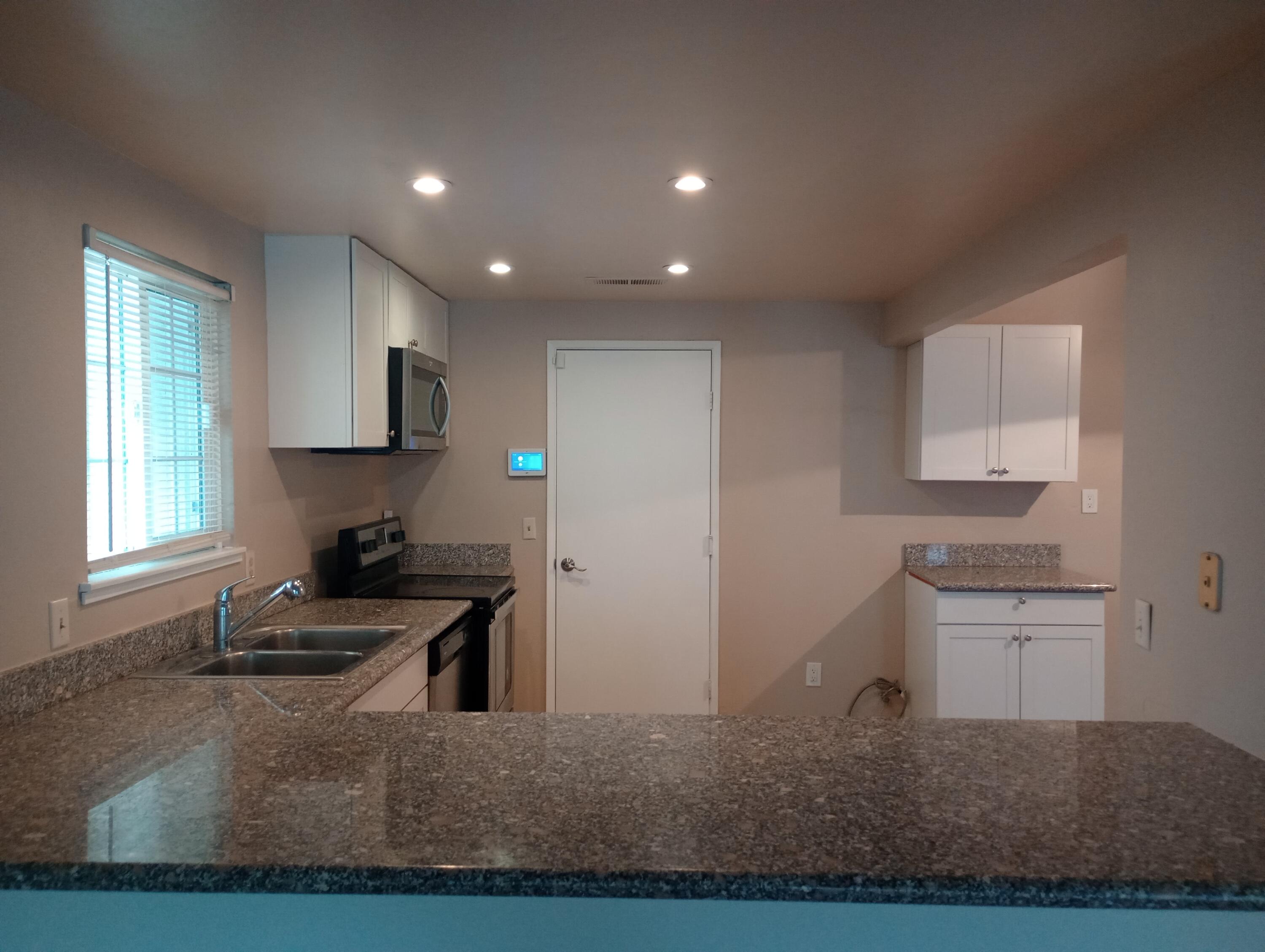 1563 Glenwood Ave, Tulare, CA 93274