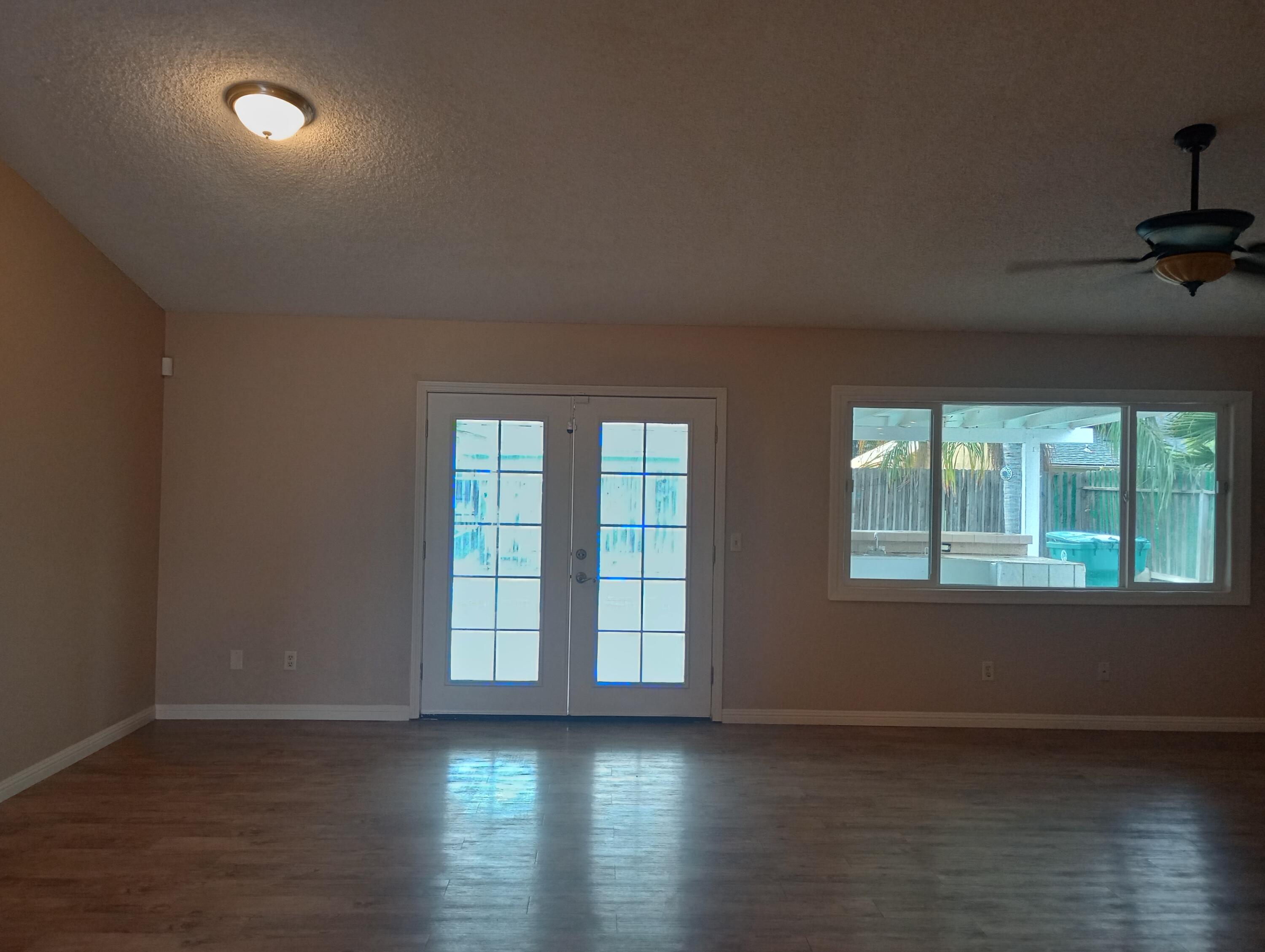 1563 Glenwood Ave, Tulare, CA 93274