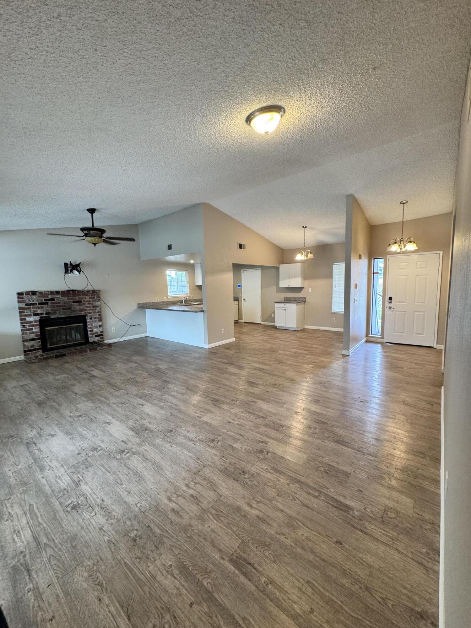 1563 Glenwood Ave, Tulare, CA 93274