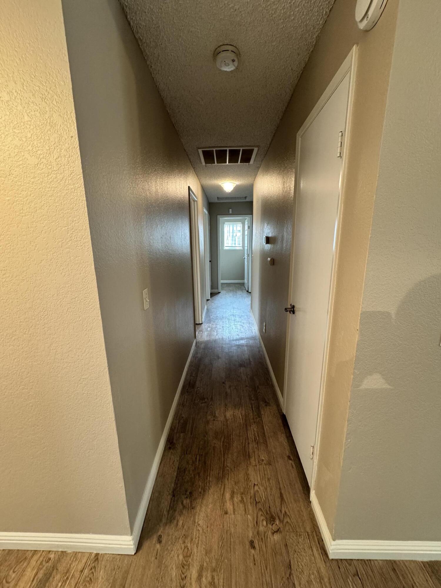 1563 Glenwood Ave, Tulare, CA 93274