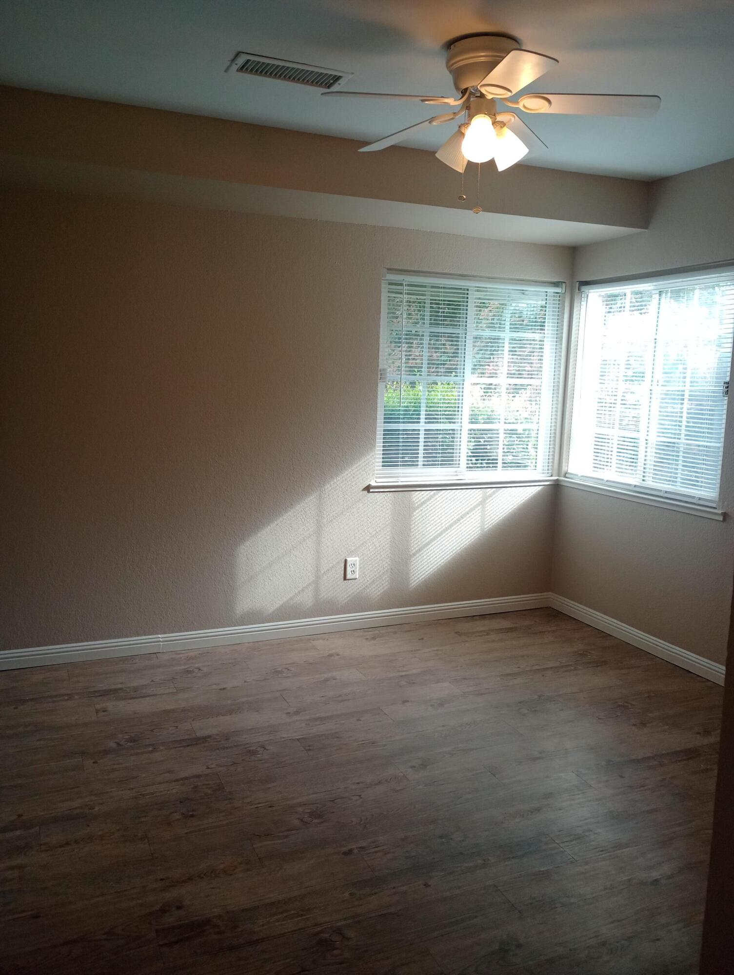 1563 Glenwood Ave, Tulare, CA 93274