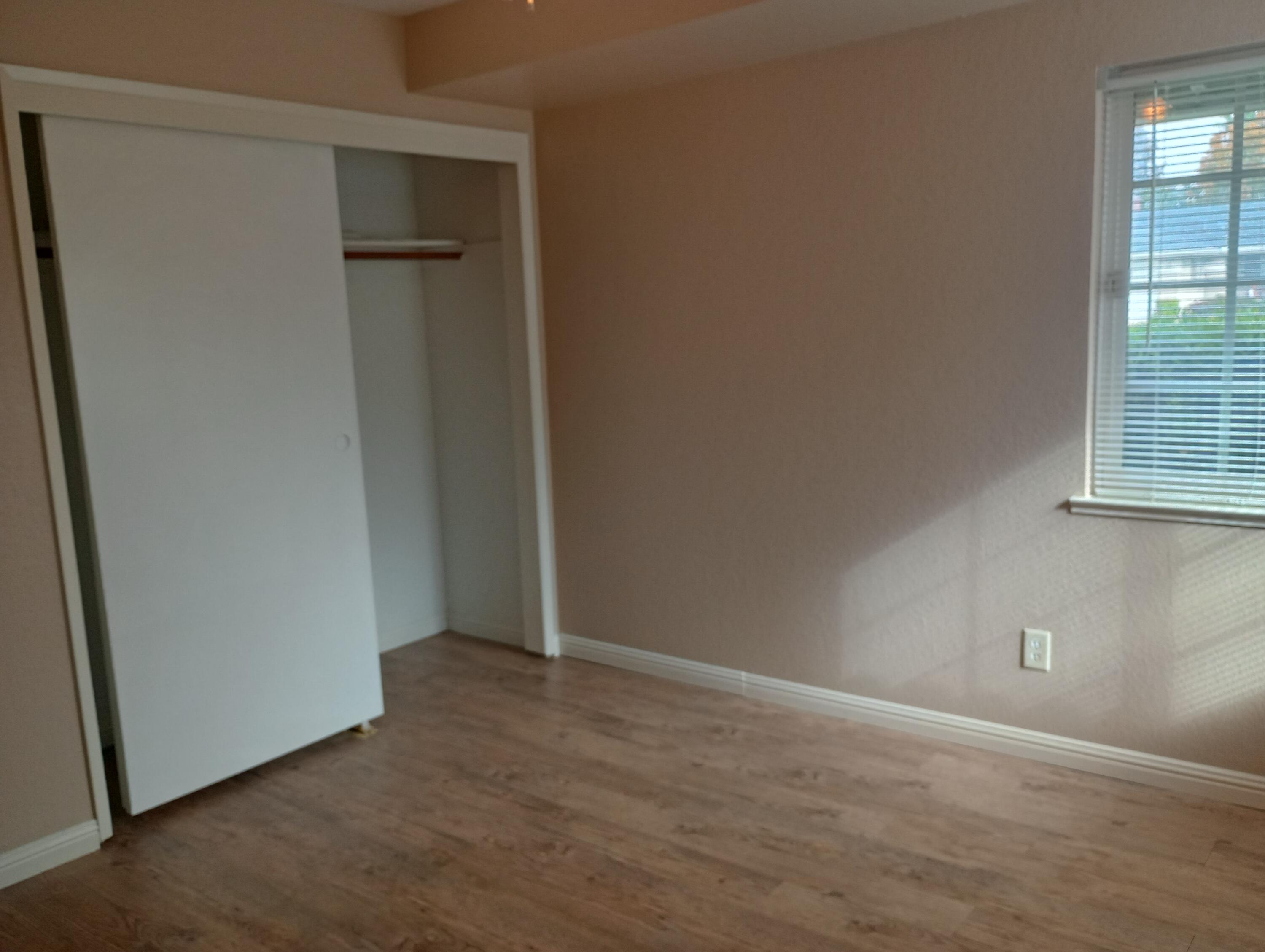 1563 Glenwood Ave, Tulare, CA 93274