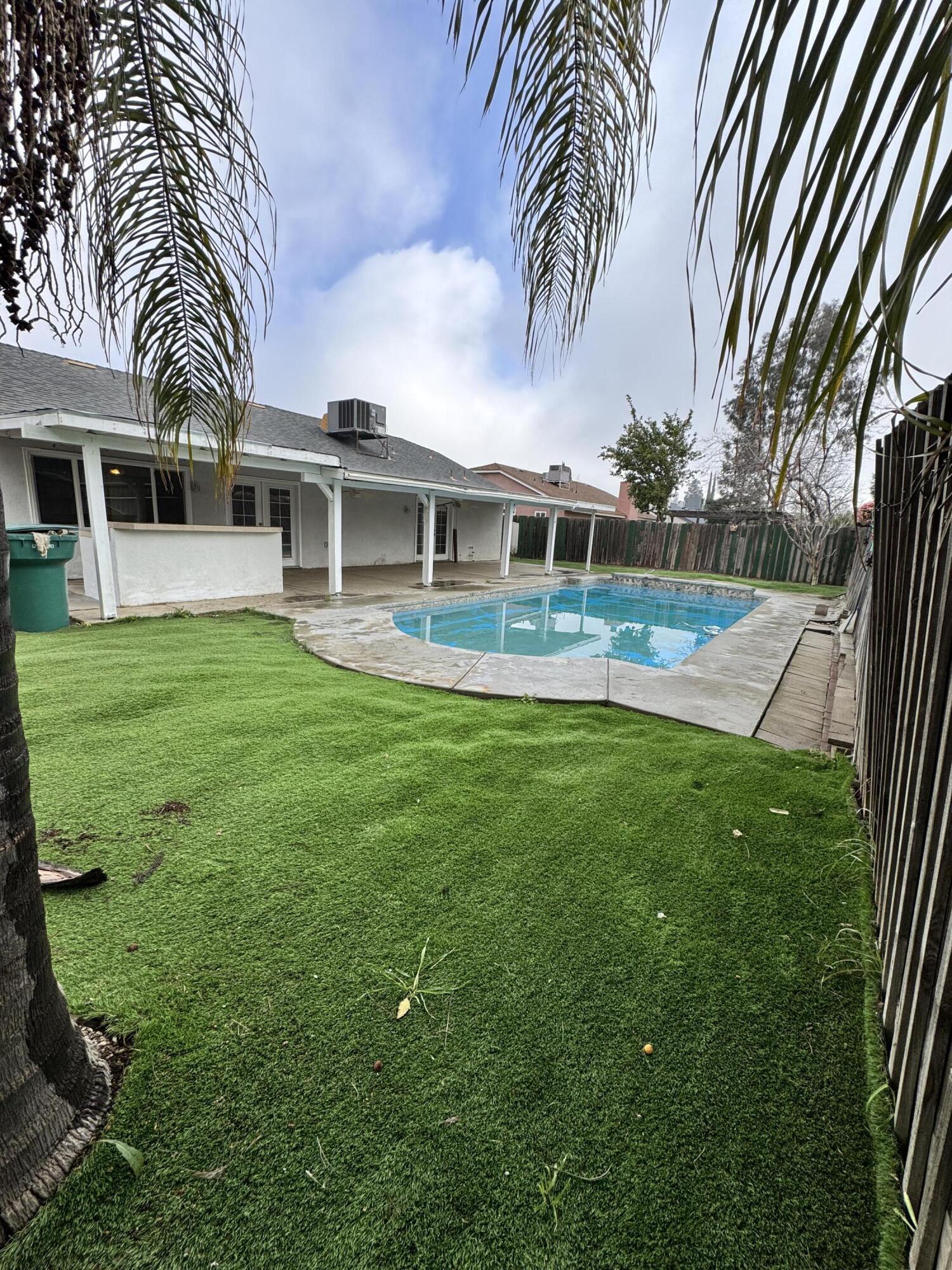 1563 Glenwood Ave, Tulare, CA 93274