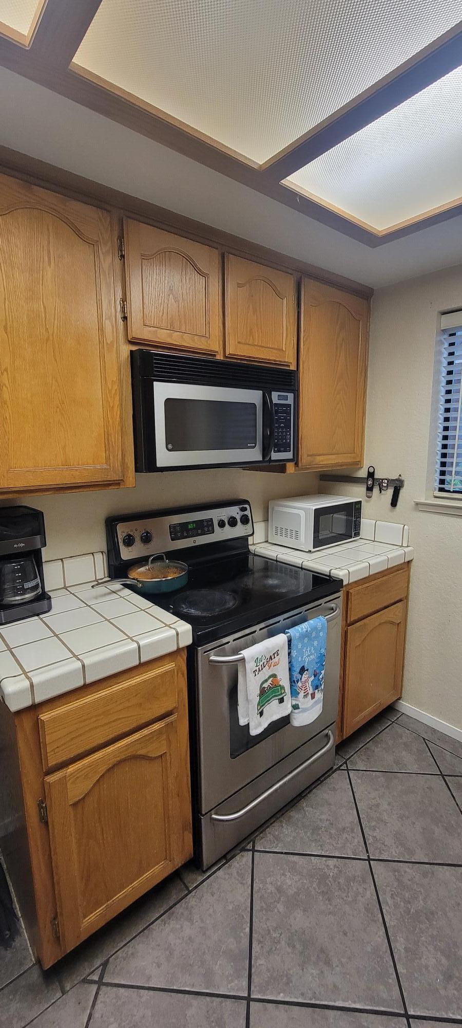 937 Westmont Ct, Modesto, CA 95358