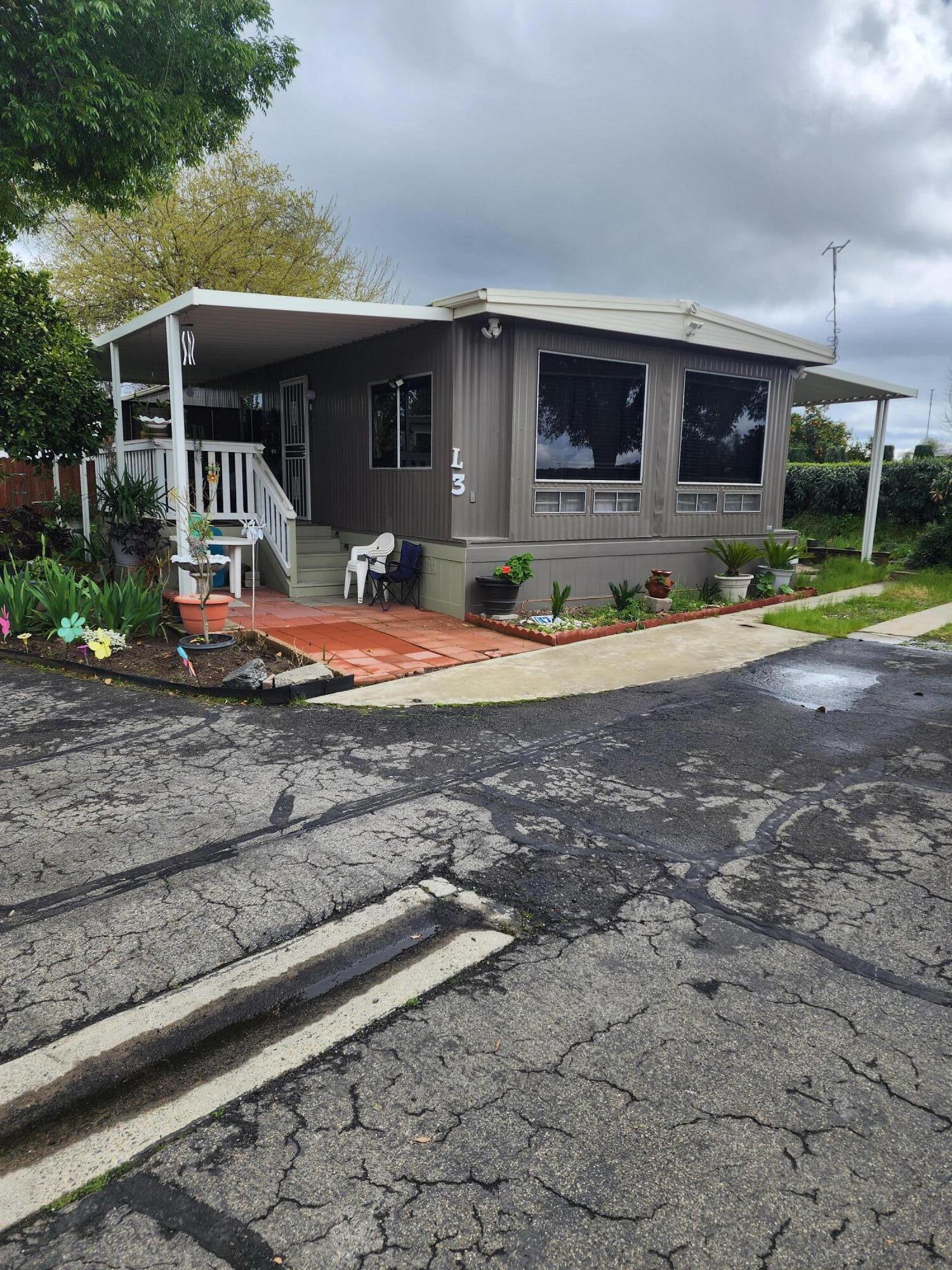 2400 W Midvalley St #L3, Visalia, CA 93277