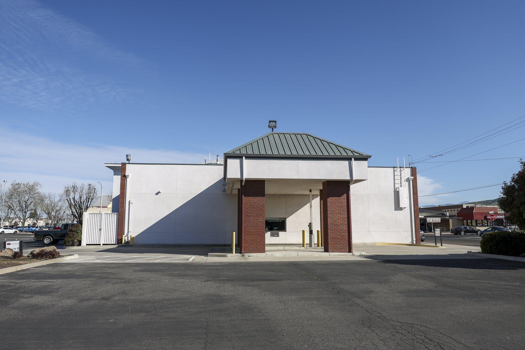 65 W Olive Ave, Porterville, CA 93257