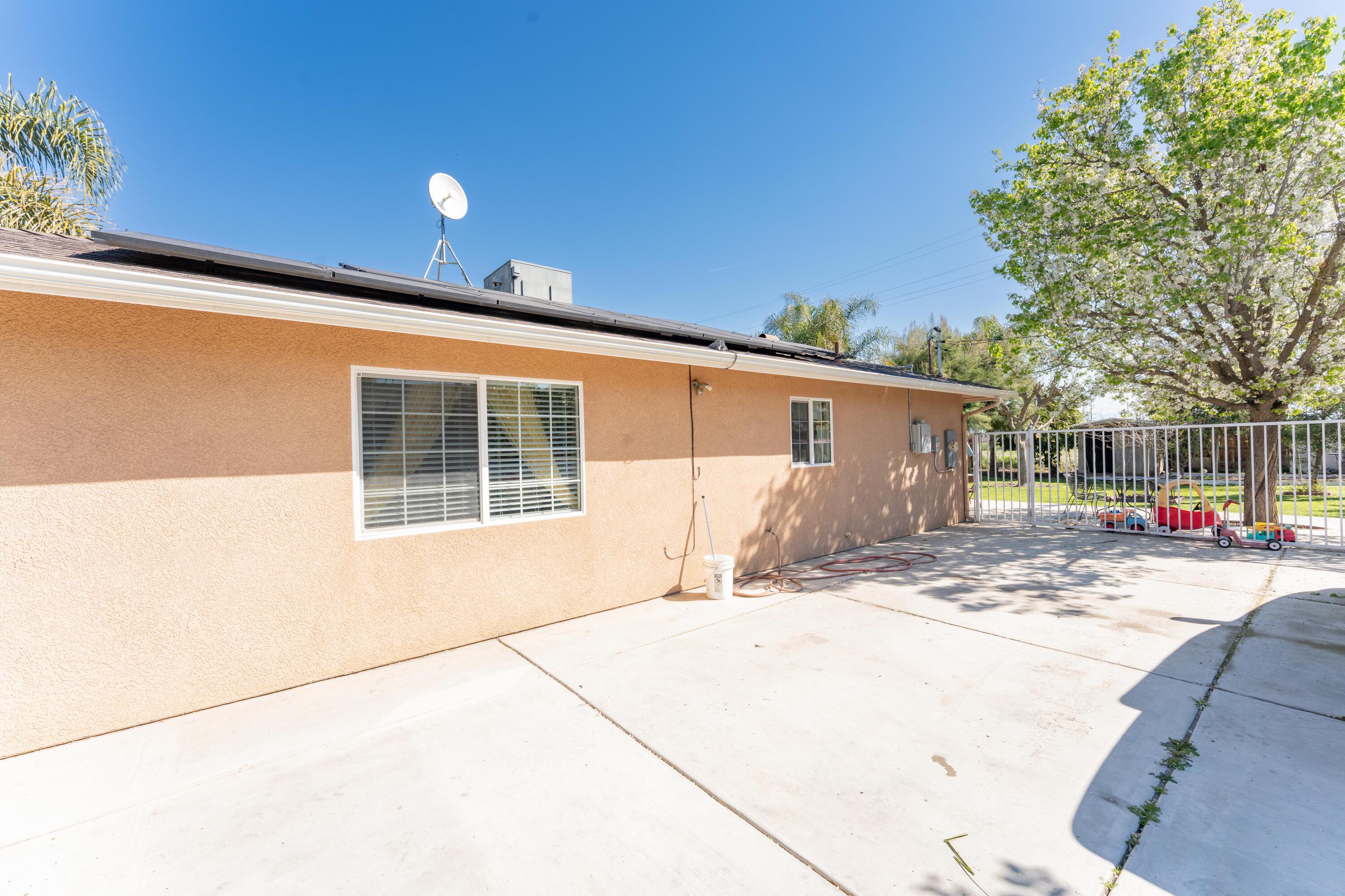 16870 Cloverdale Rd, Tulare, CA 93274