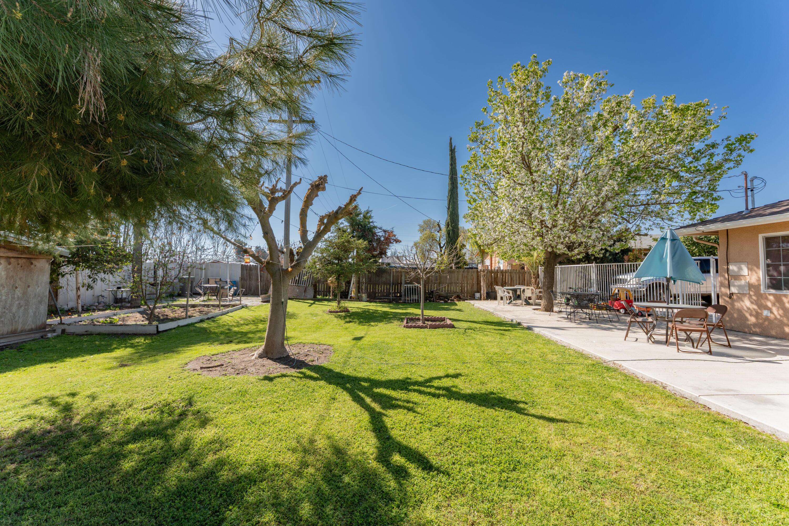 16870 Cloverdale Rd, Tulare, CA 93274