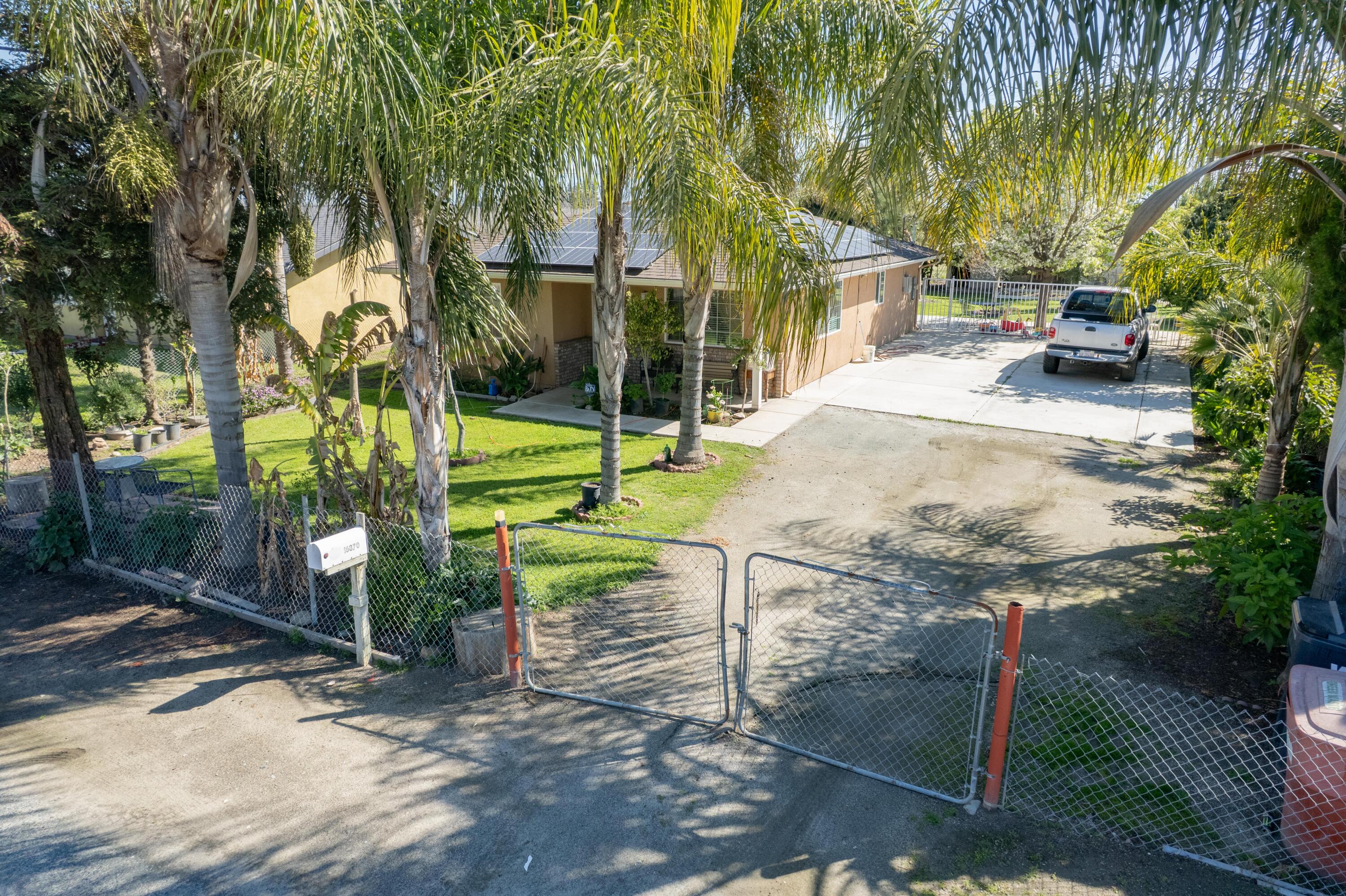 16870 Cloverdale Rd, Tulare, CA 93274